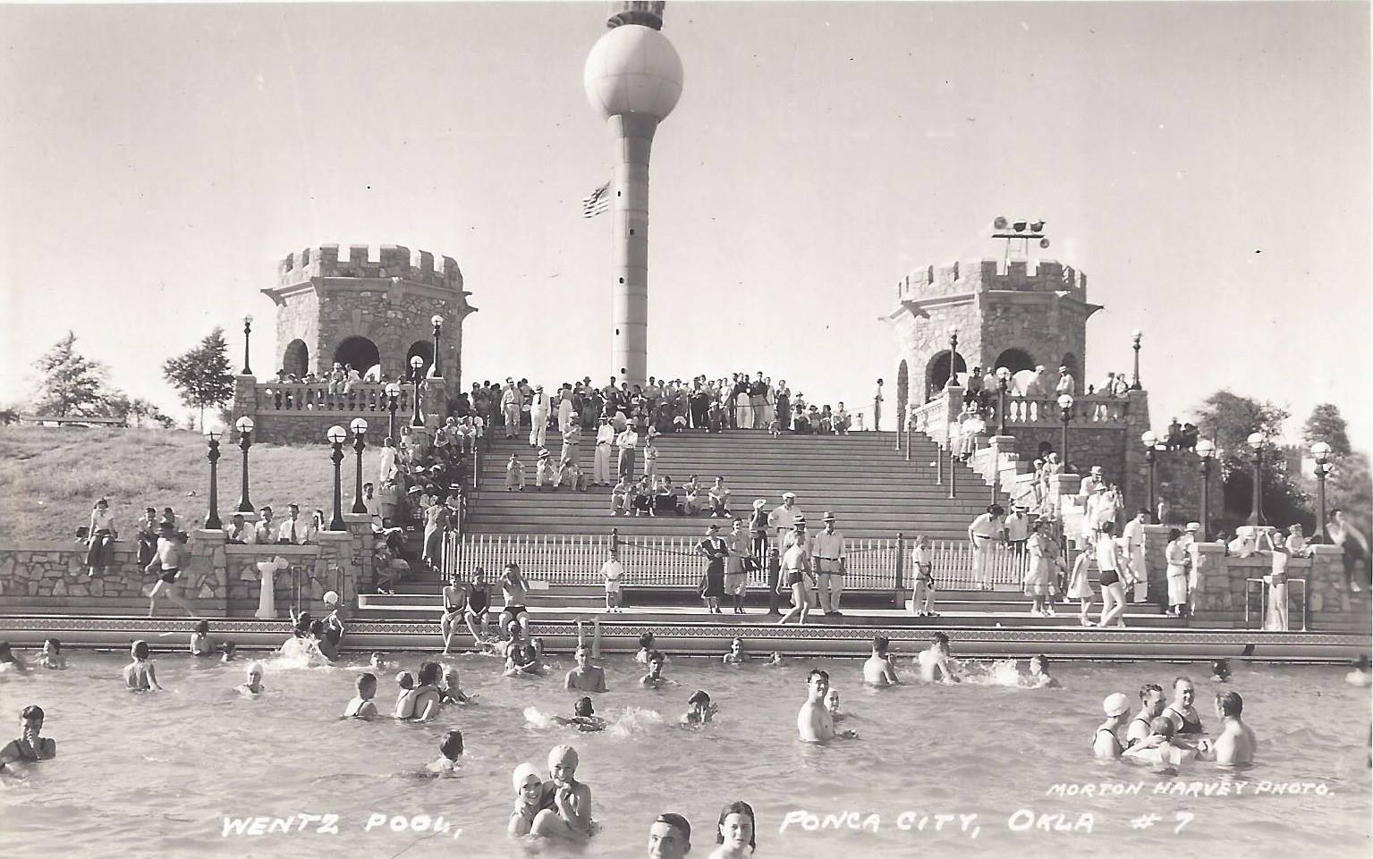 Wentz Pool packed with swimmers, 1930s